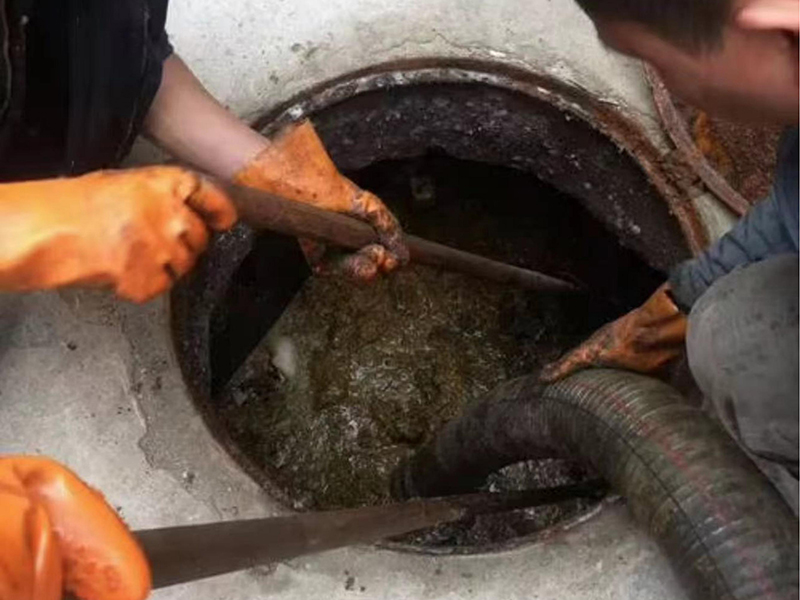 瓜州清理化粪池时如何避免沼气的危害?